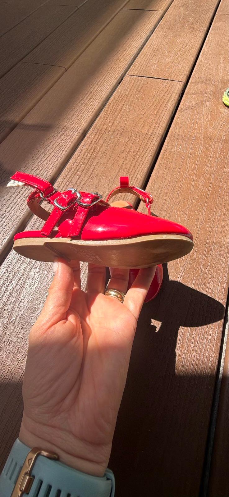 Zapatos rojos de charol para niña, foto 6 de 7