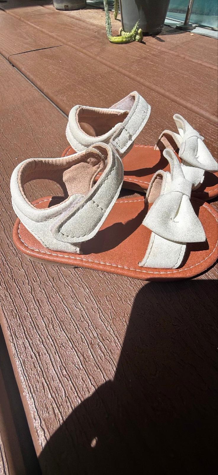 Sandalias infantiles con lazo blancas, foto 2 de 5