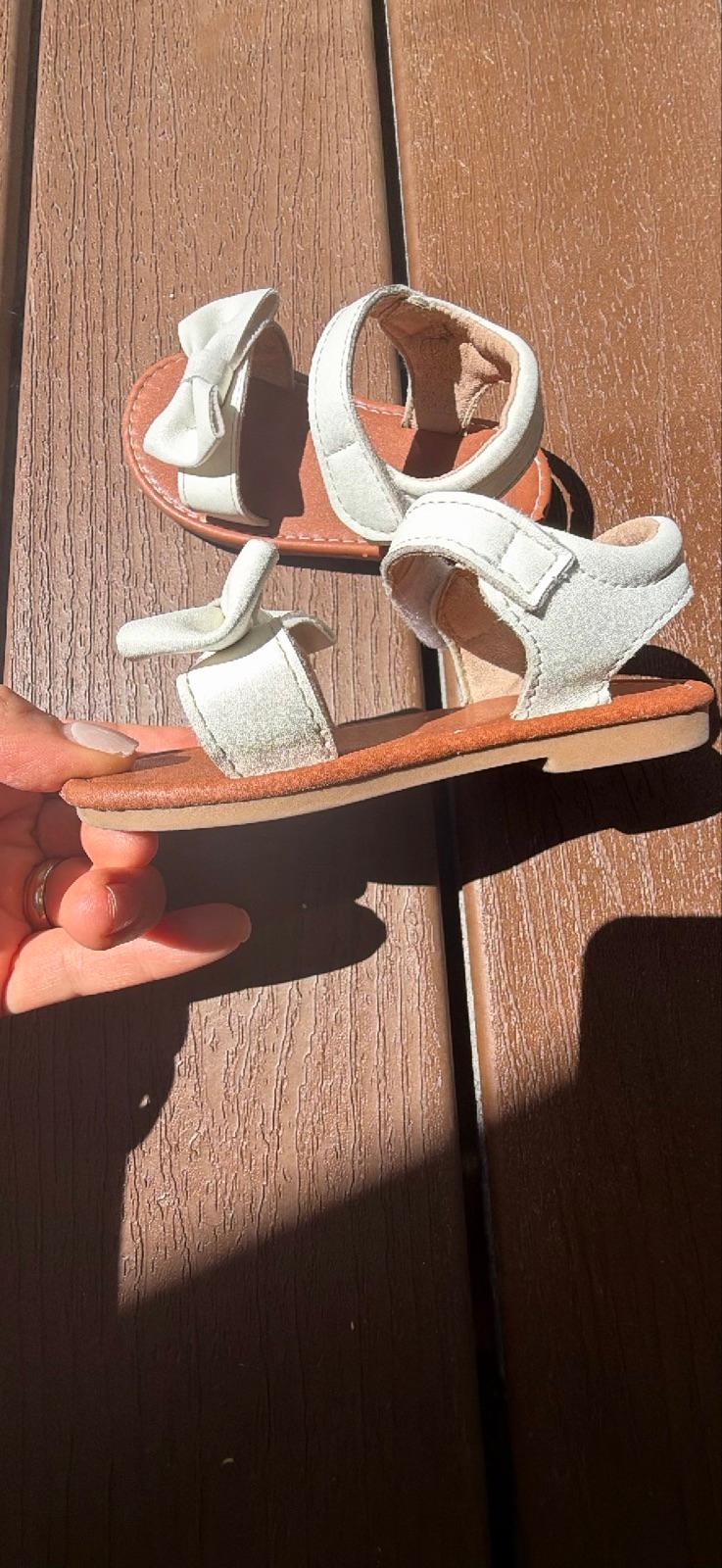 Sandalias infantiles con lazo blancas, foto 3 de 5