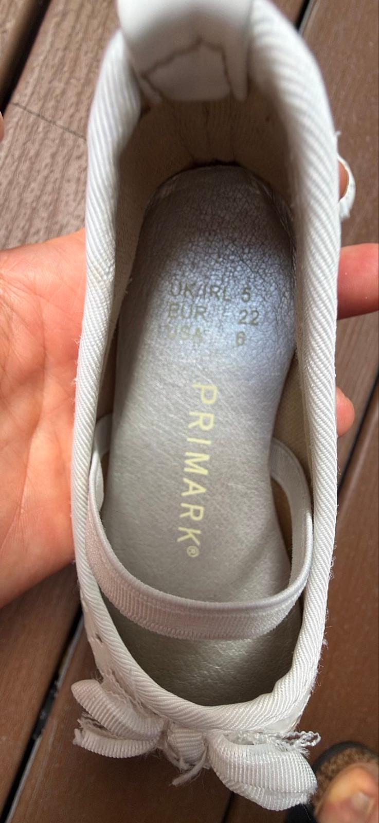 Zapatos blancos de niña estilo bailarina Primark, foto 2 de 7
