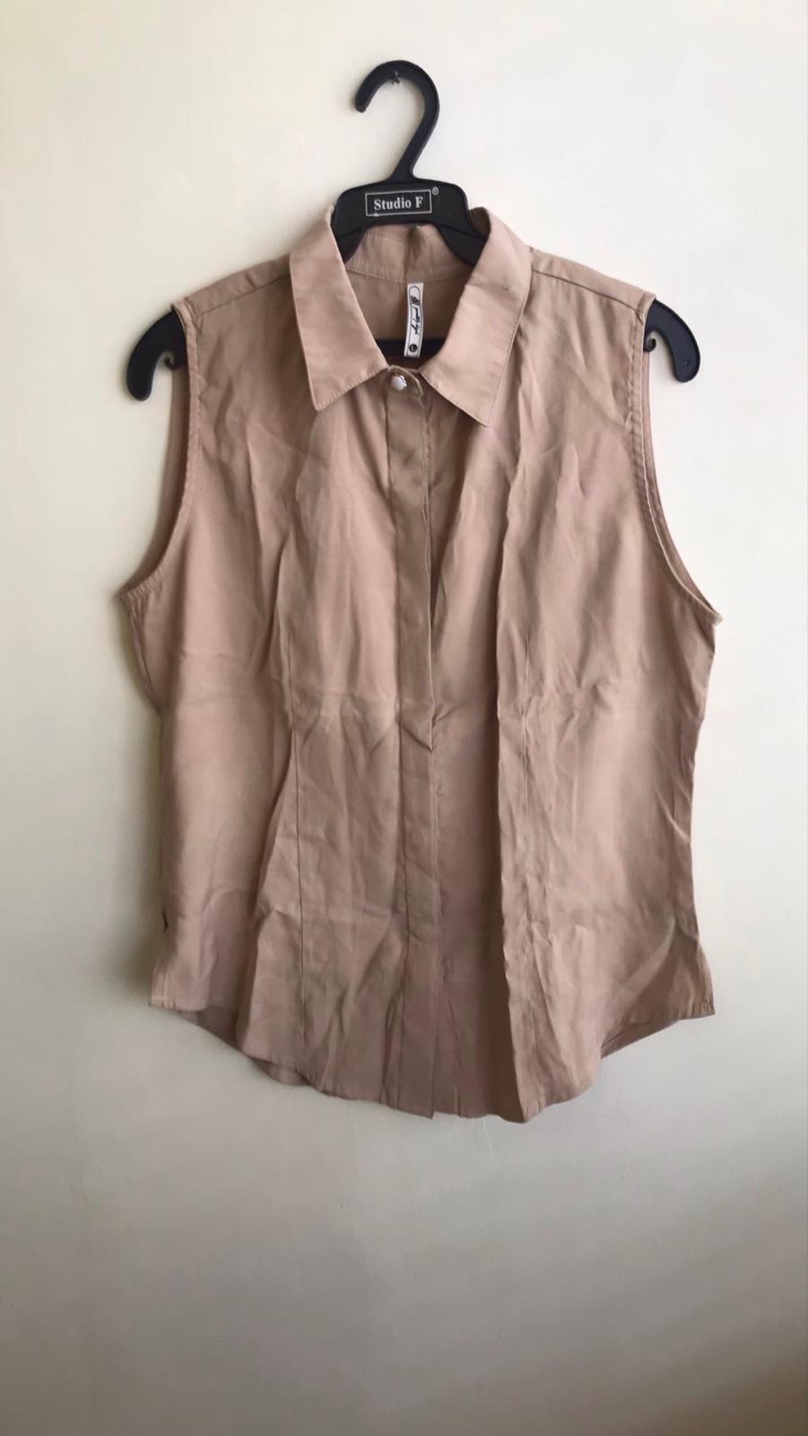 Blusa sin mangas color beige, foto 1 de 3