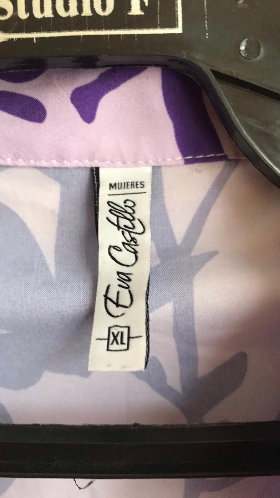 Blusa morada con estampado floral, foto 3 de 3