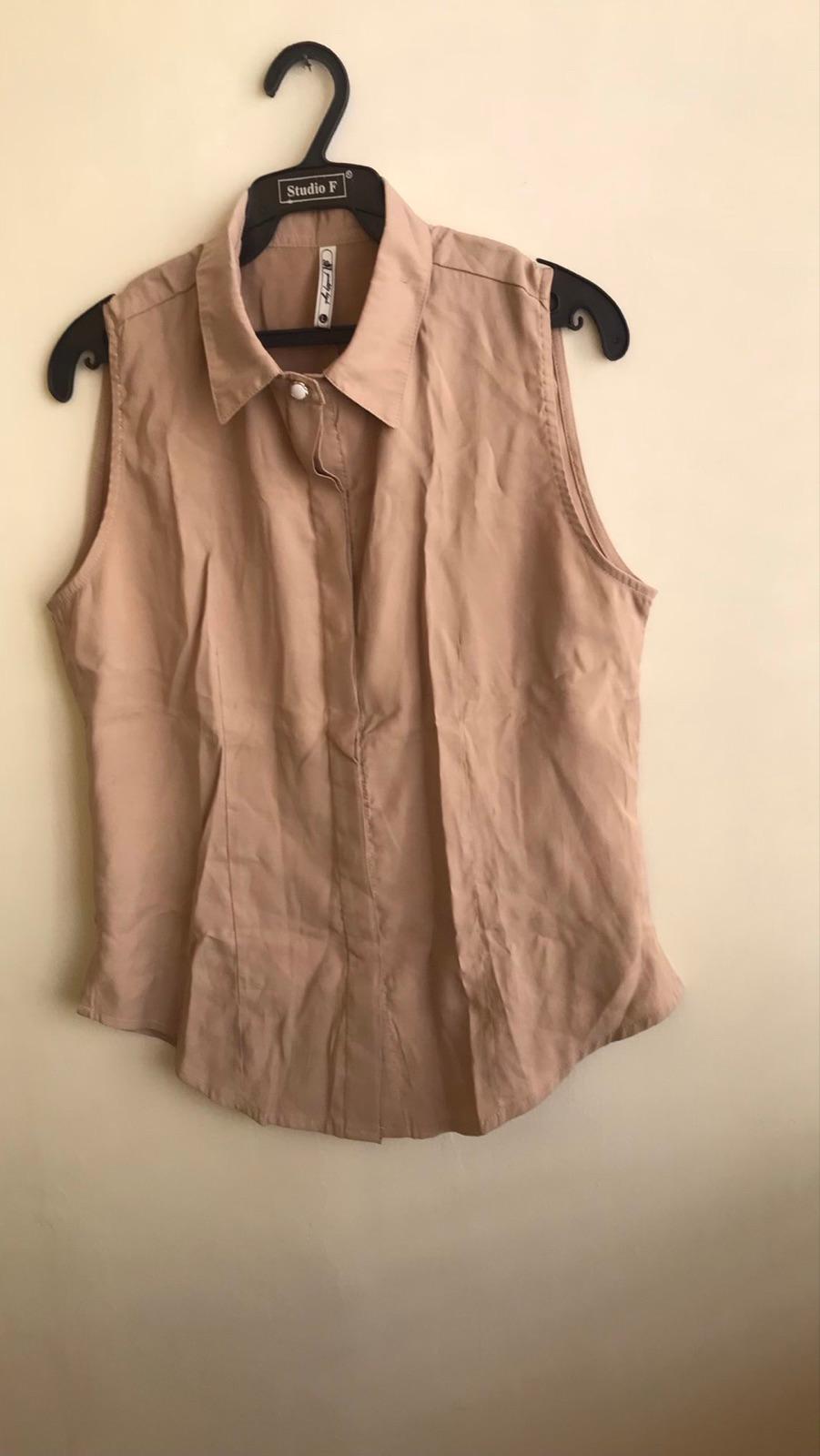 Blusa sin mangas color beige, foto 2 de 3