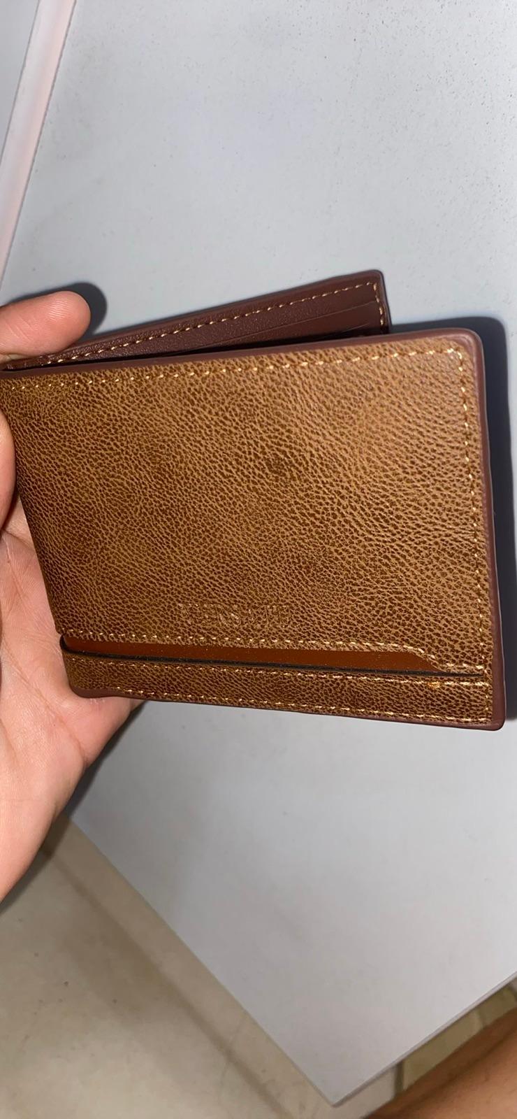 Billetera de cuero marrón, foto 1 de 1