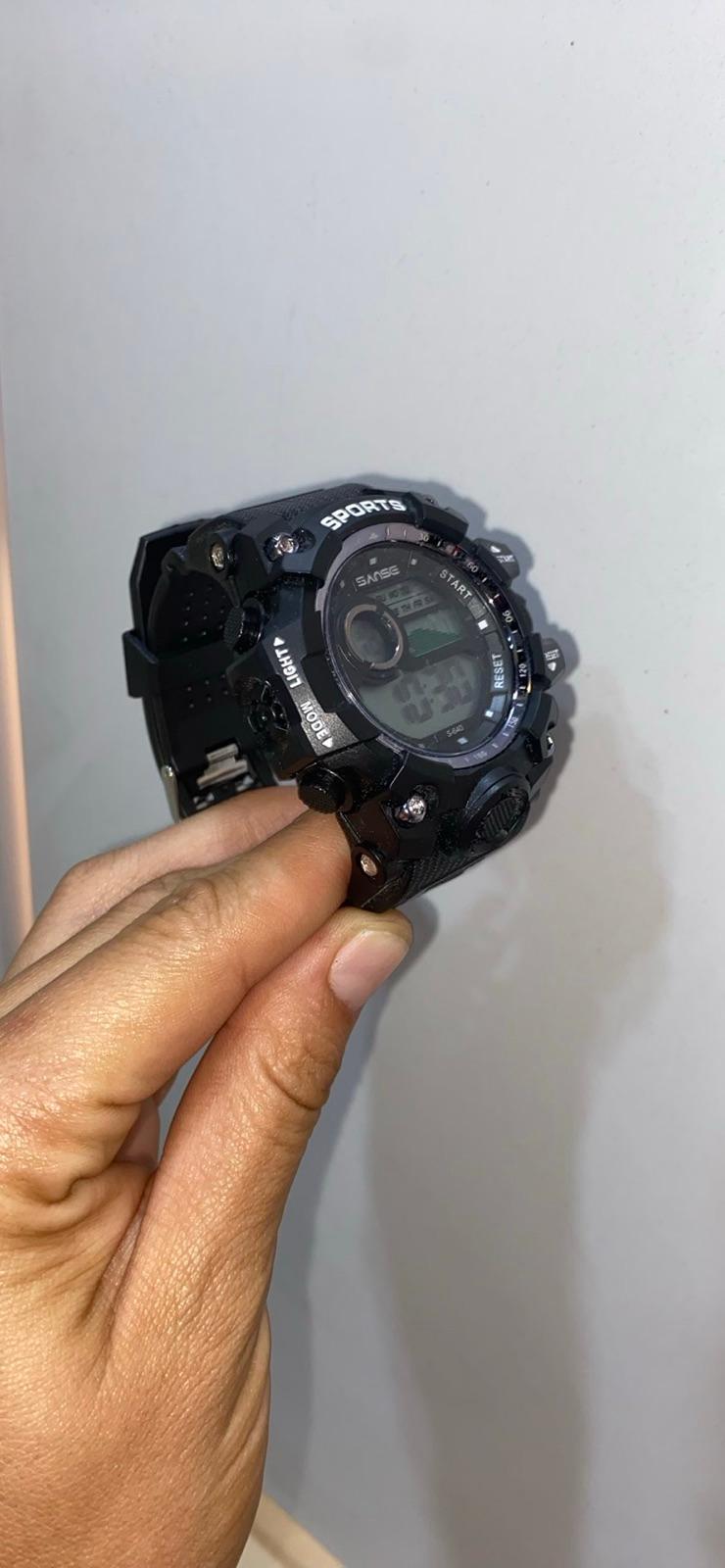 Reloj deportivo digital negro, foto 1 de 1