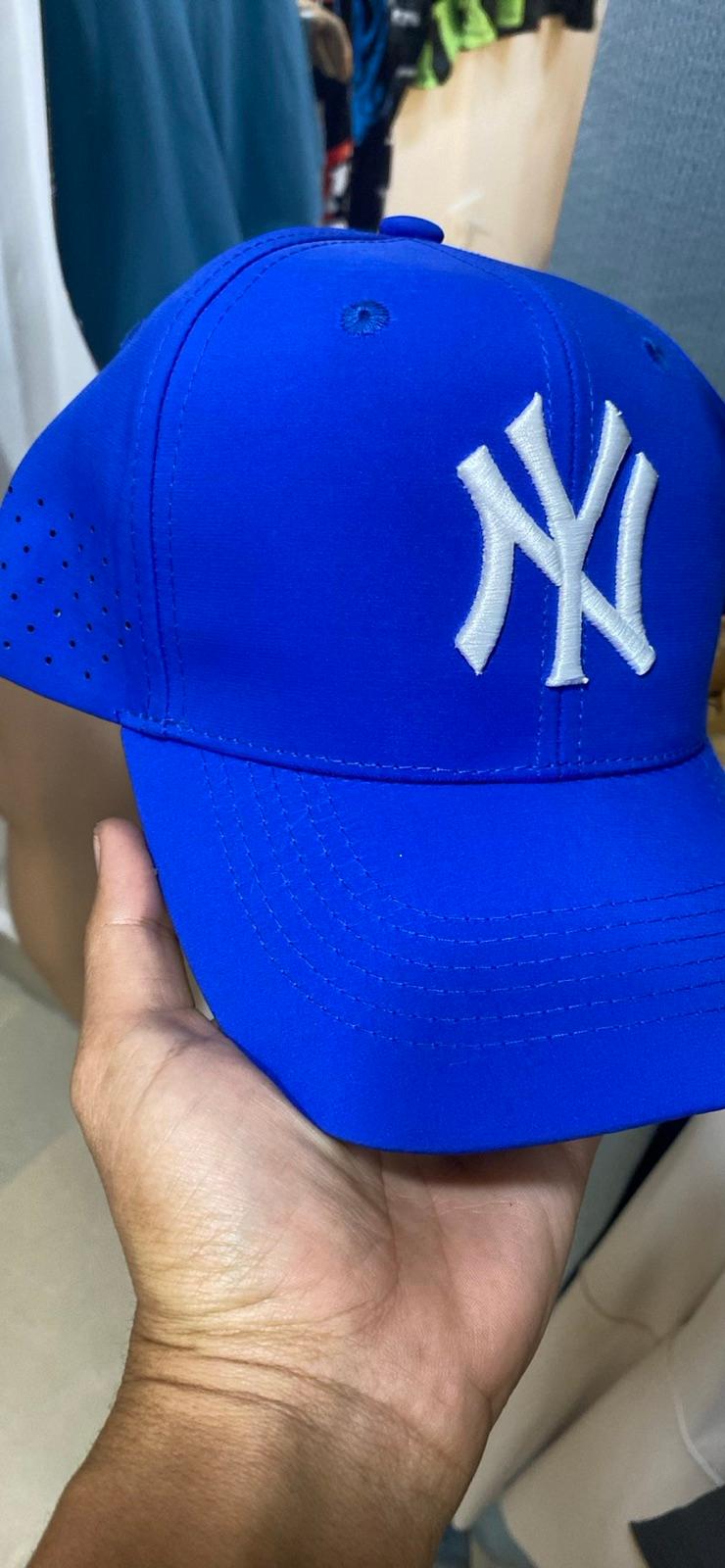 Gorra azul con logo NY, foto 1 de 1