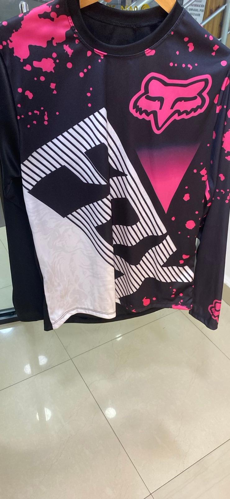 Suéter Fox de manga larga negro y rosa, foto 1 de 1