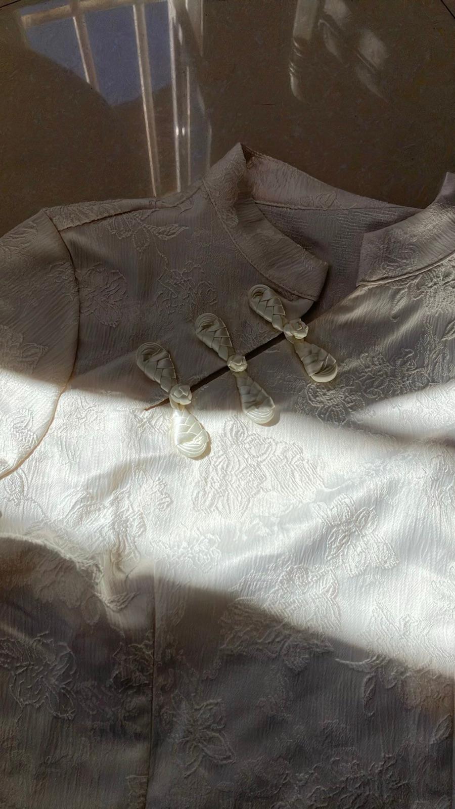 Blusa blanca de manga corta, foto 2 de 2