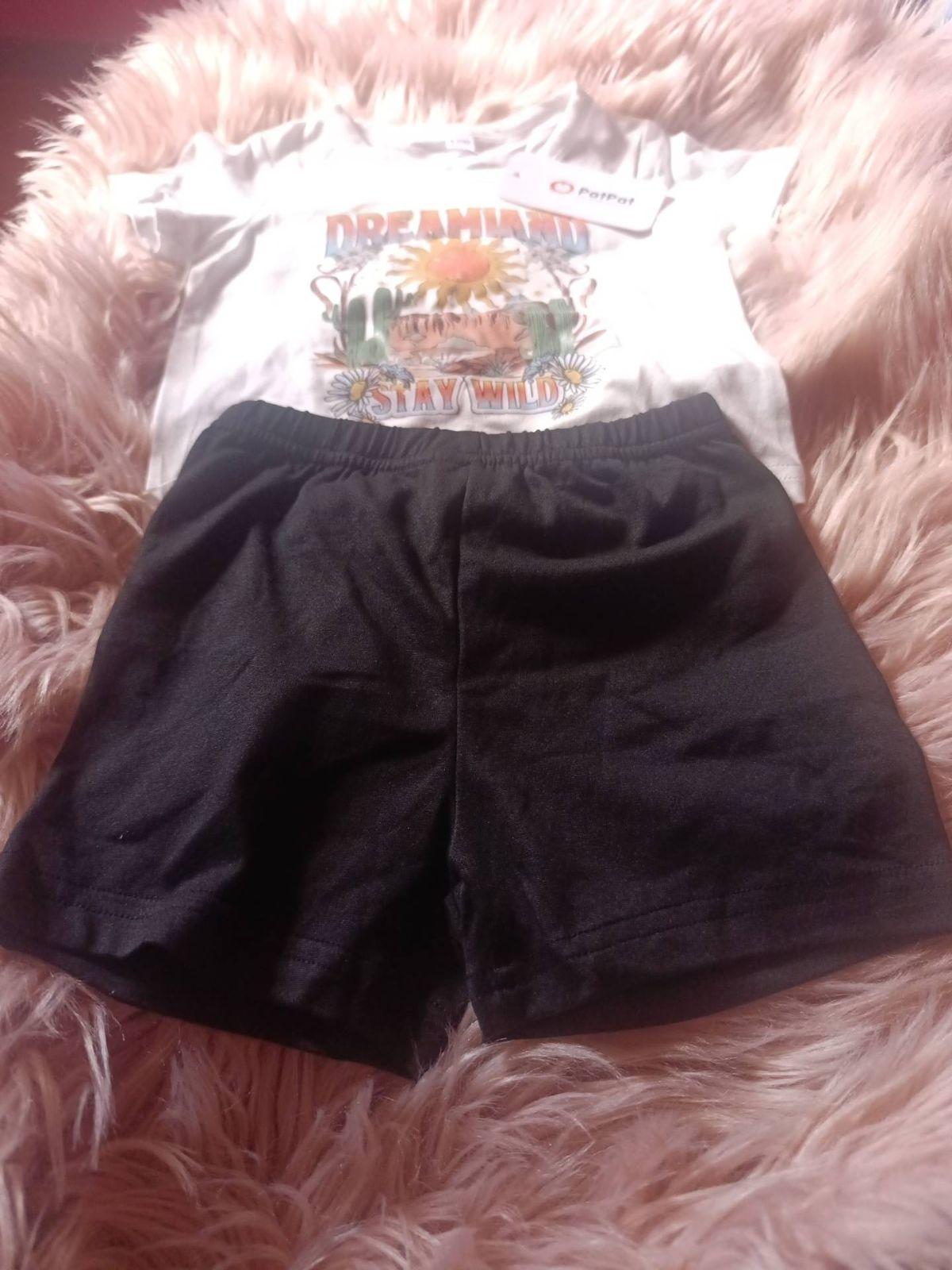 Conjunto PatPat de camiseta blanca y short negro para bebé, foto 4 de 4