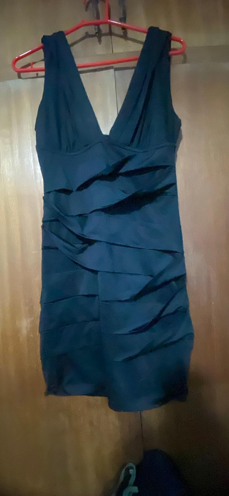 Vestido corto negro sin mangas, foto 1 de 1