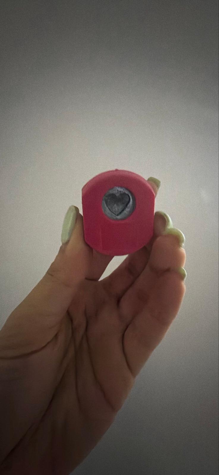 Perforadora o troquelador de papel con forma de corazon, foto 2 de 3