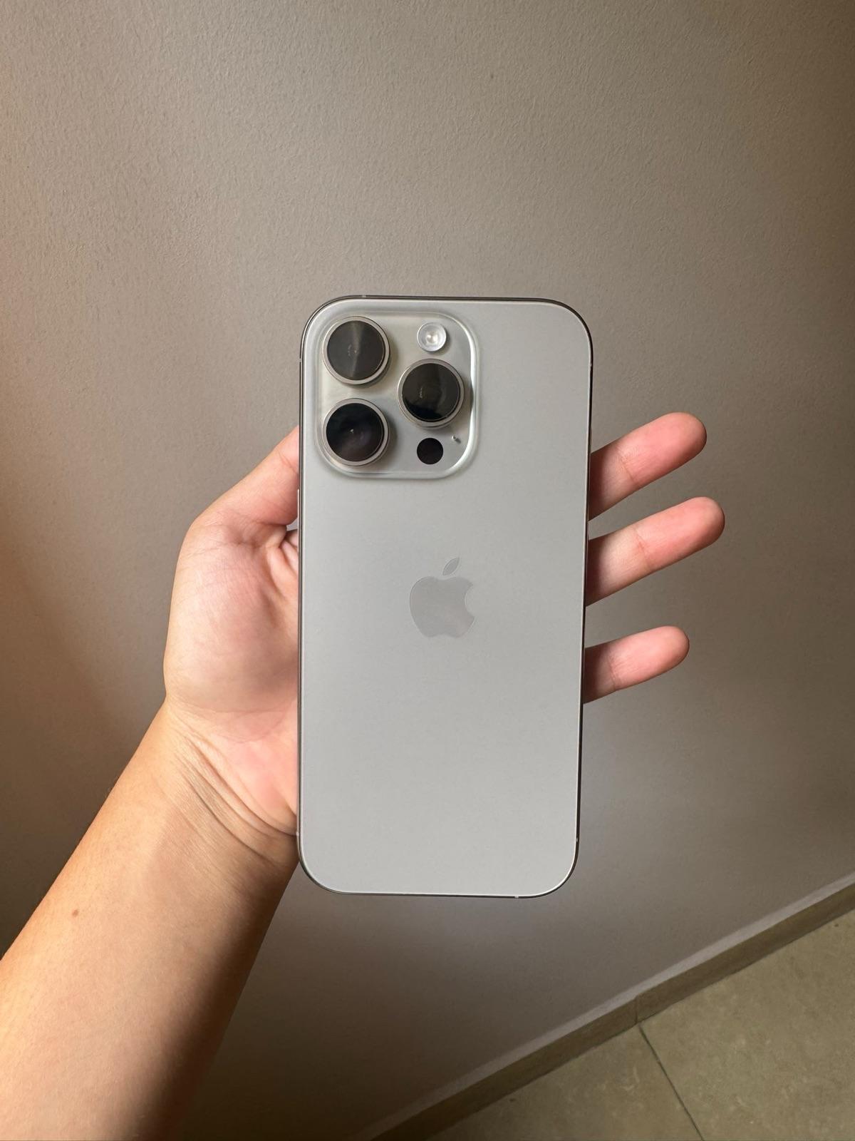 Teléfono celular Apple iPhone color gris, foto 1 de 5