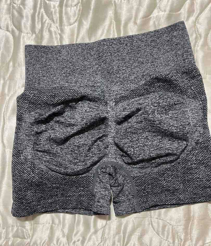 Short deportivo gris de mujer, foto 2 de 2