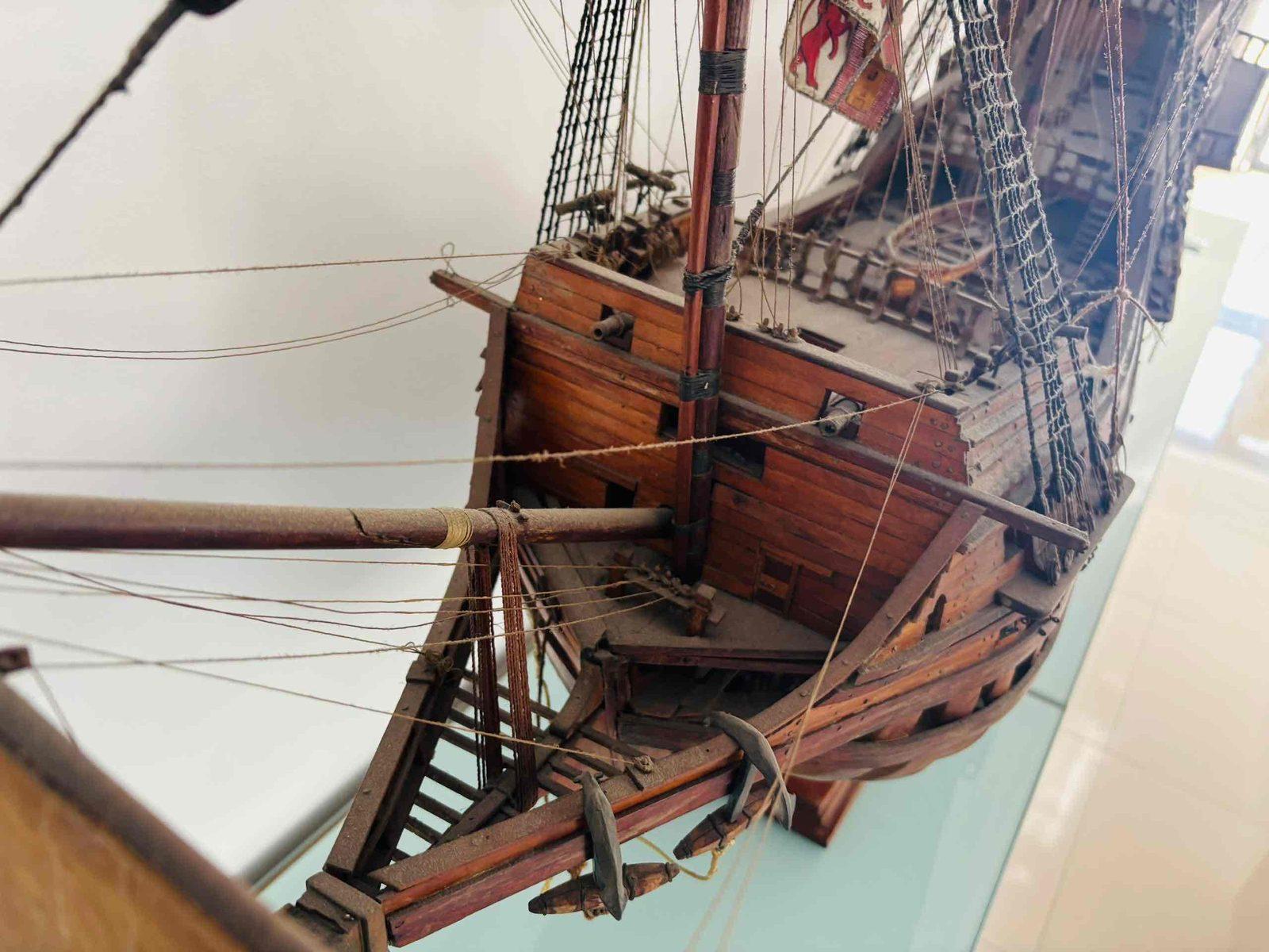 Maqueta de barco galeón antiguo en madera, foto 7 de 7