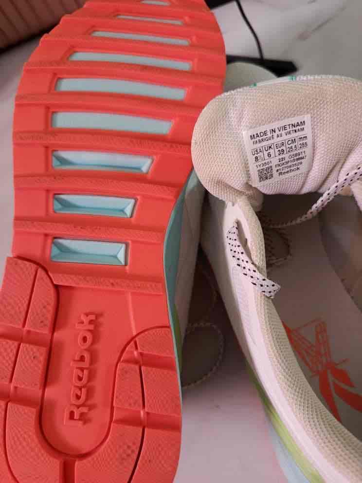 Zapatos deportivos Reebok poco uso casi nuevos, foto 2 de 5