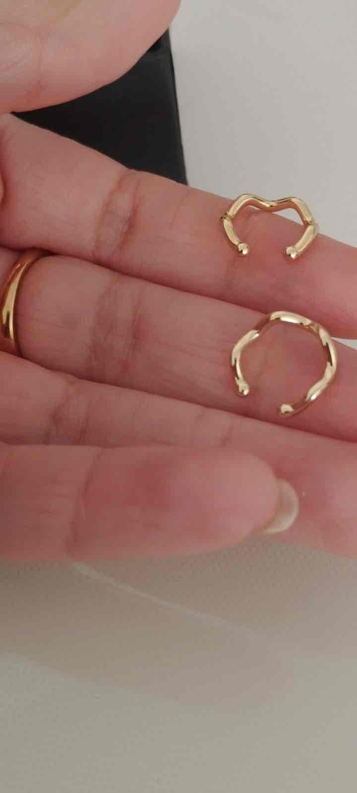 Par de aretes ear cuffs dorados ondulados en plata 925, foto 5 de 5