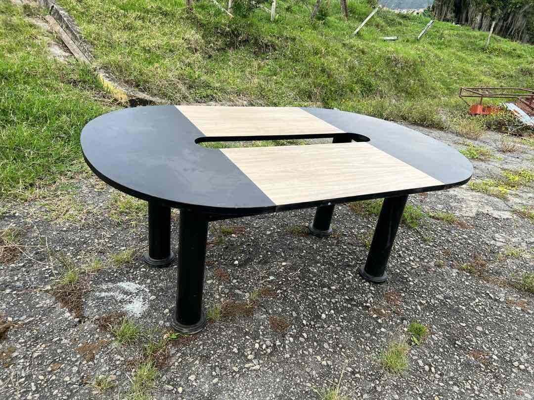 Mesa ovalada grande combinada negro y madera, foto 2 de 3