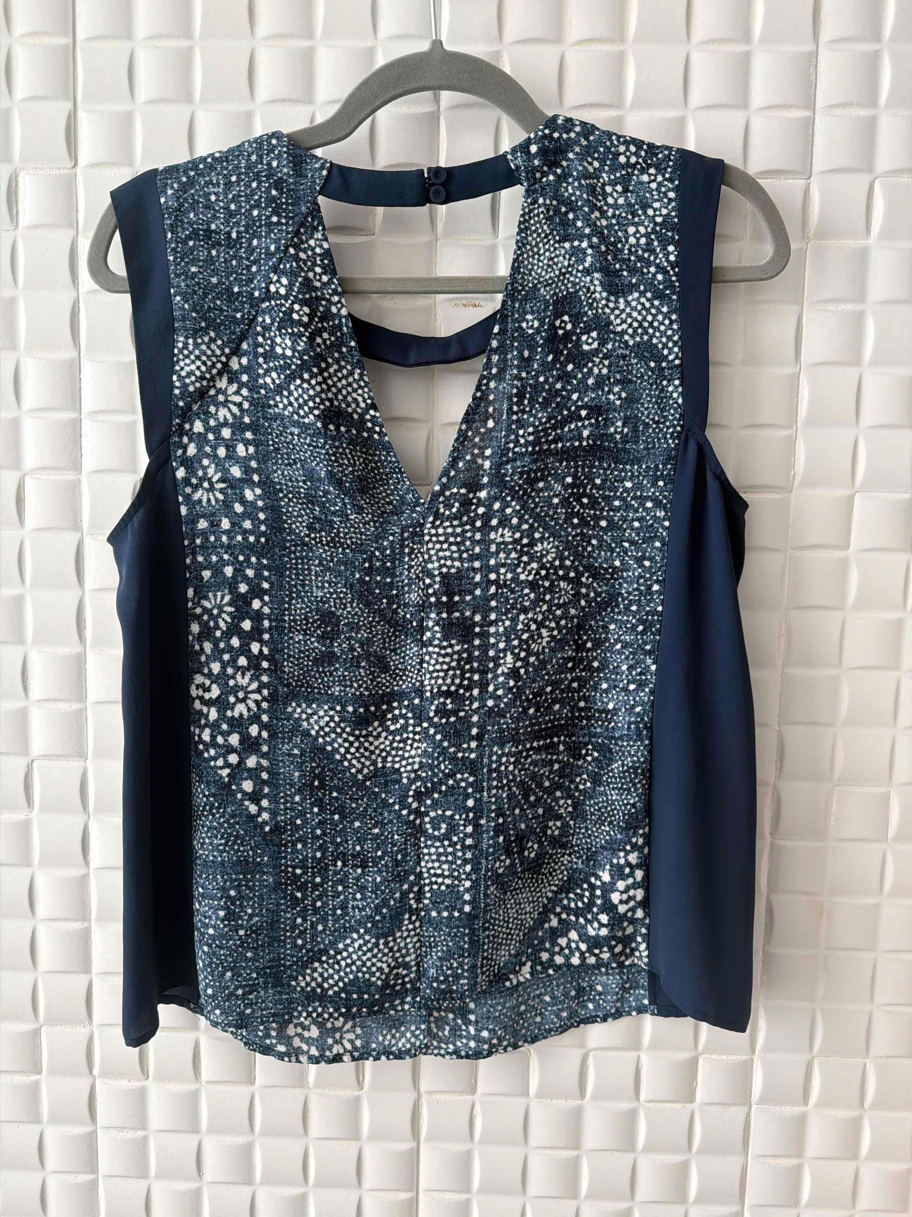 Espectacular camisa de seda BCBG, foto 2 de 2