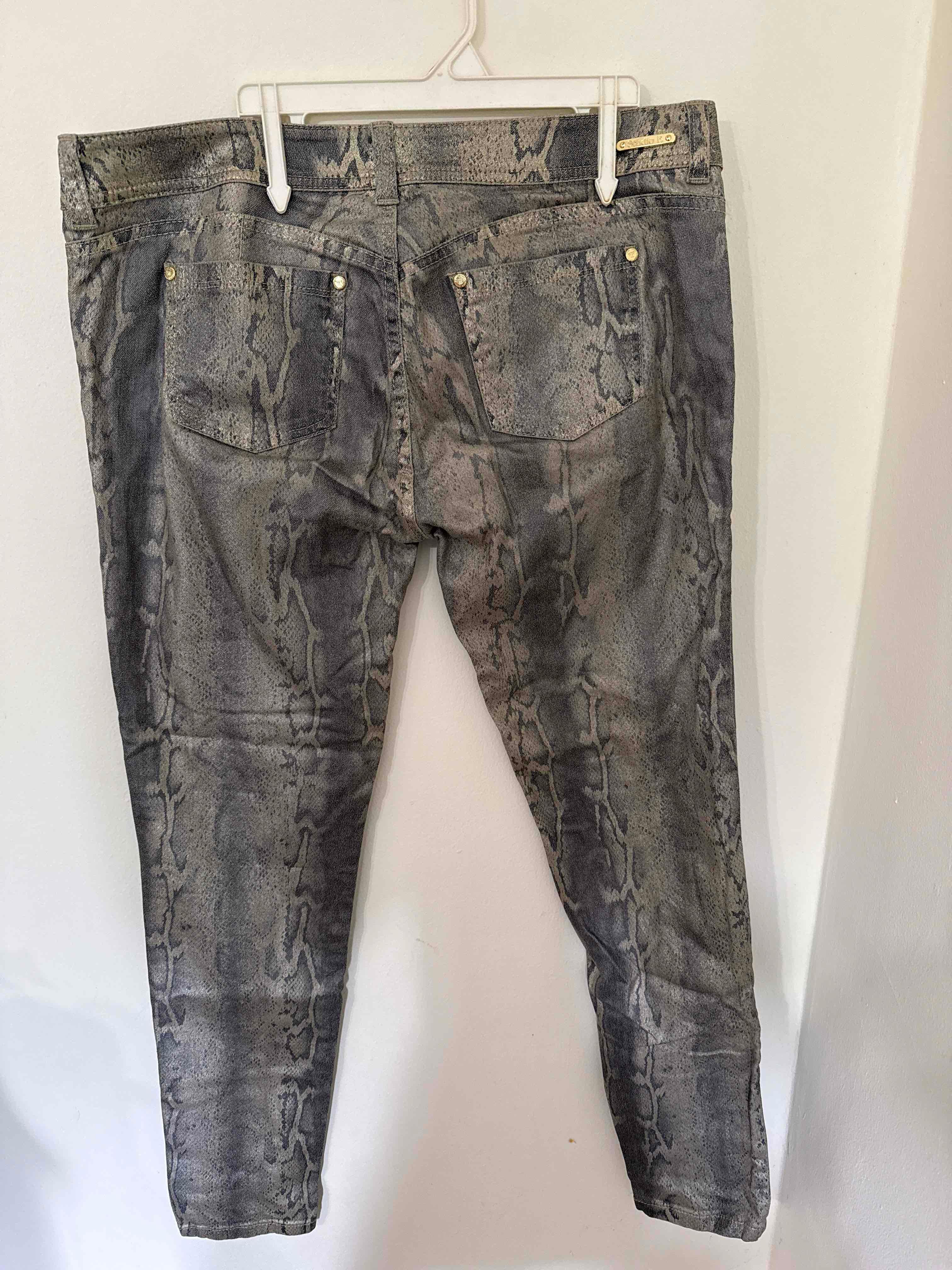 Pantalones plateados, foto 3 de 4