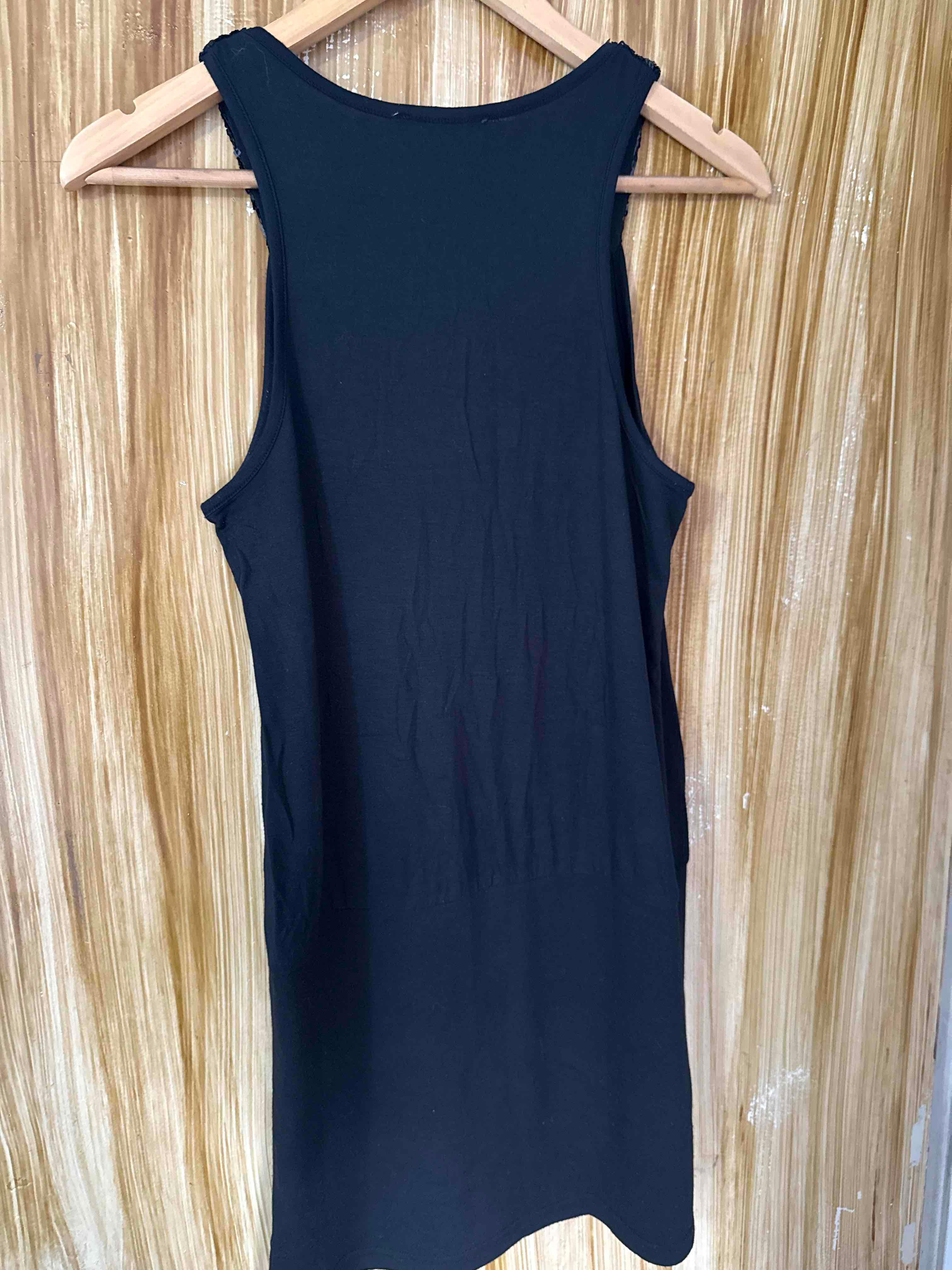 Vestido negro con lentejuelas, foto 2 de 2