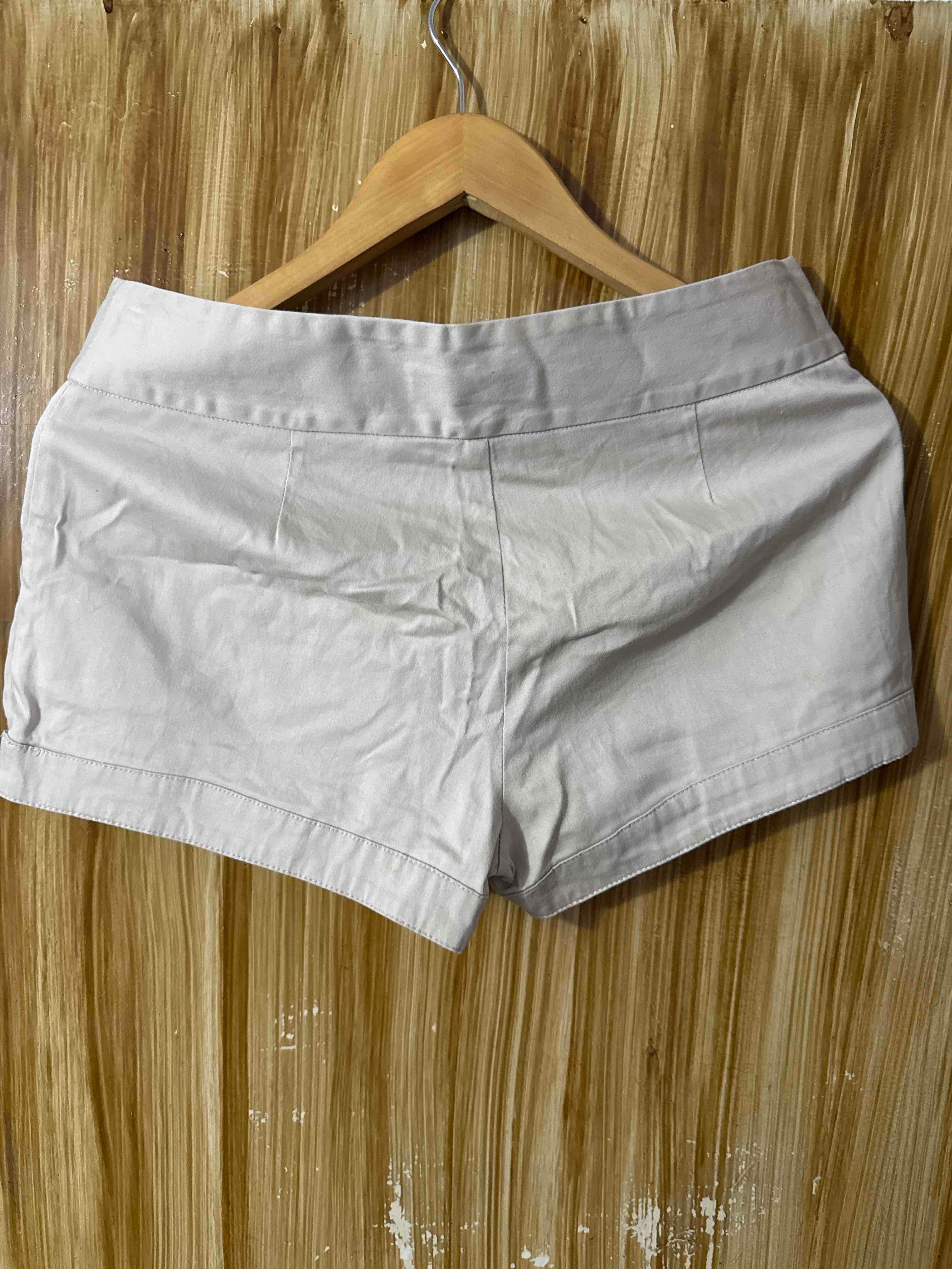 Short elegante beige, foto 2 de 2