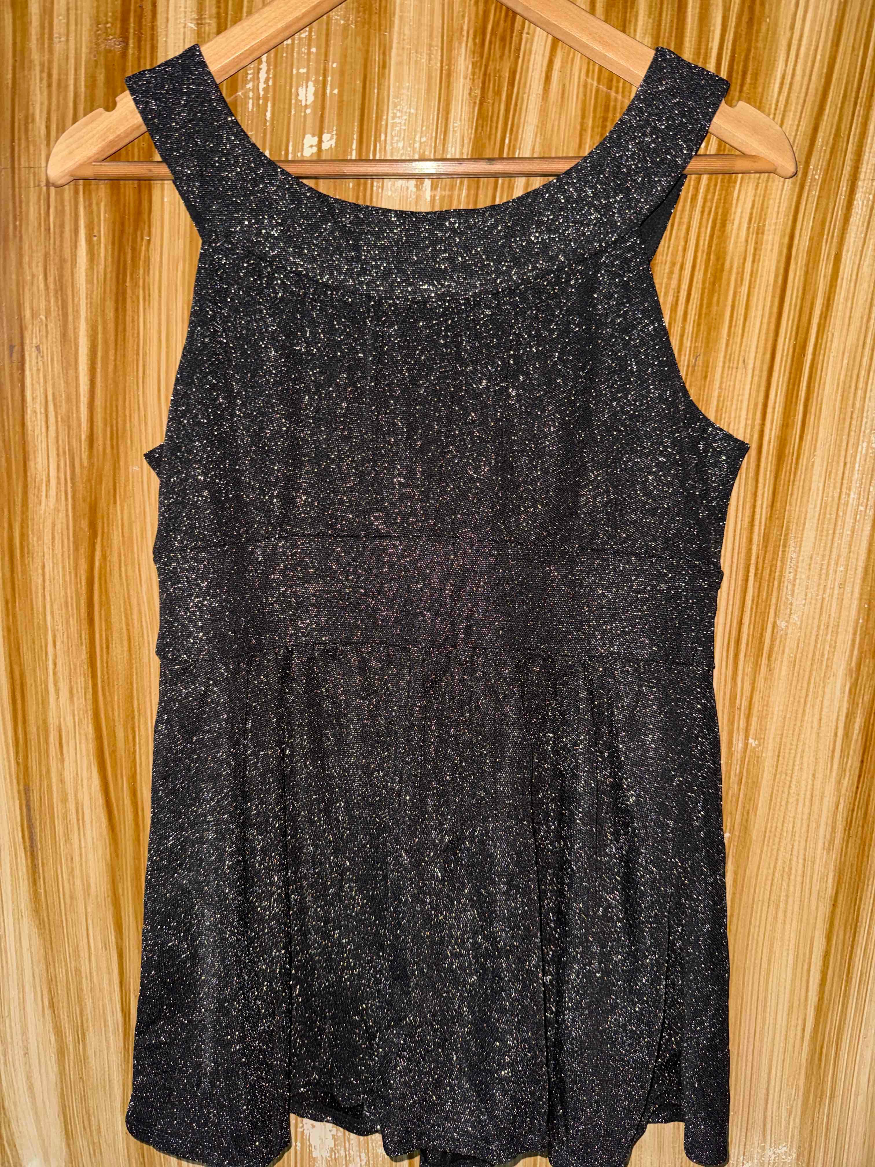 Camisa brillante, foto 2 de 2