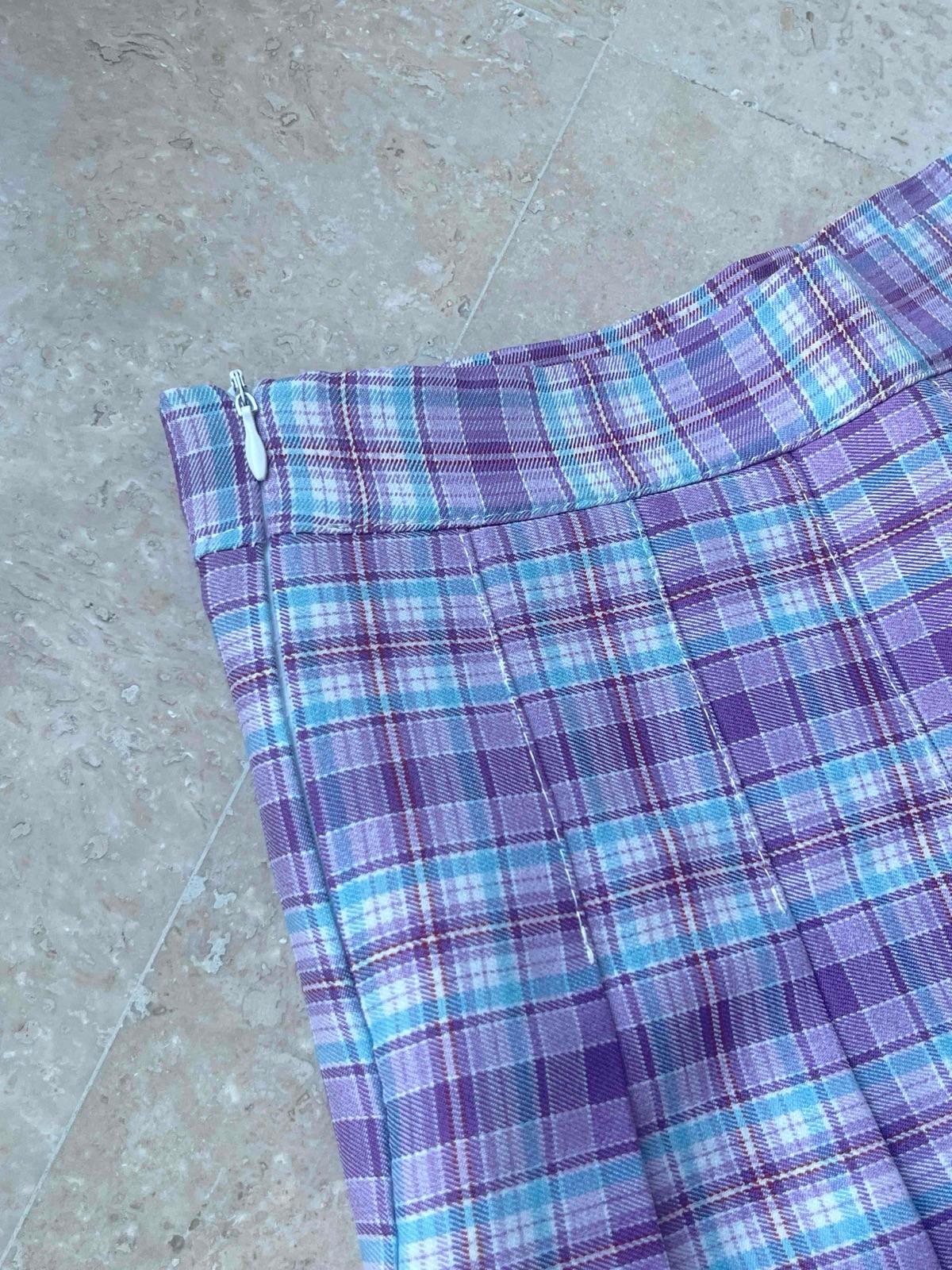 Falda plisada a cuadros morada y celeste, foto 2 de 3