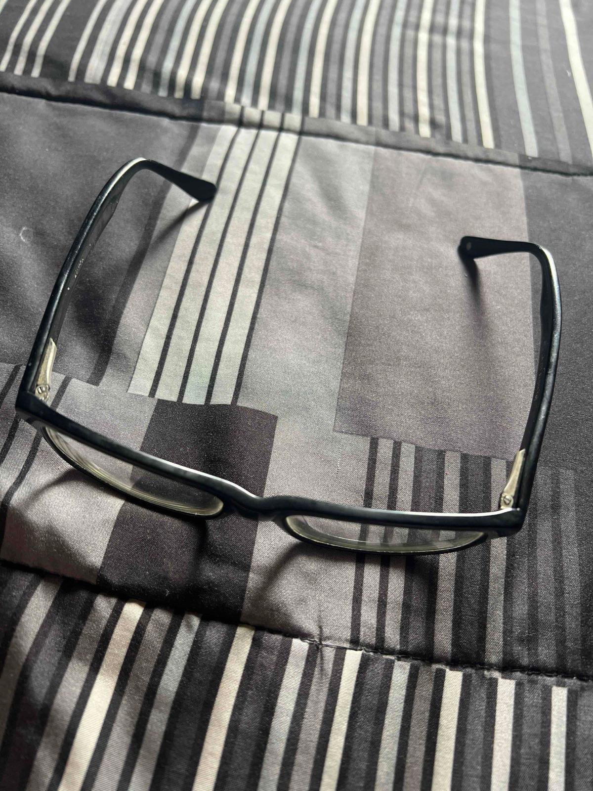 Lentes con montura negra, foto 2 de 4