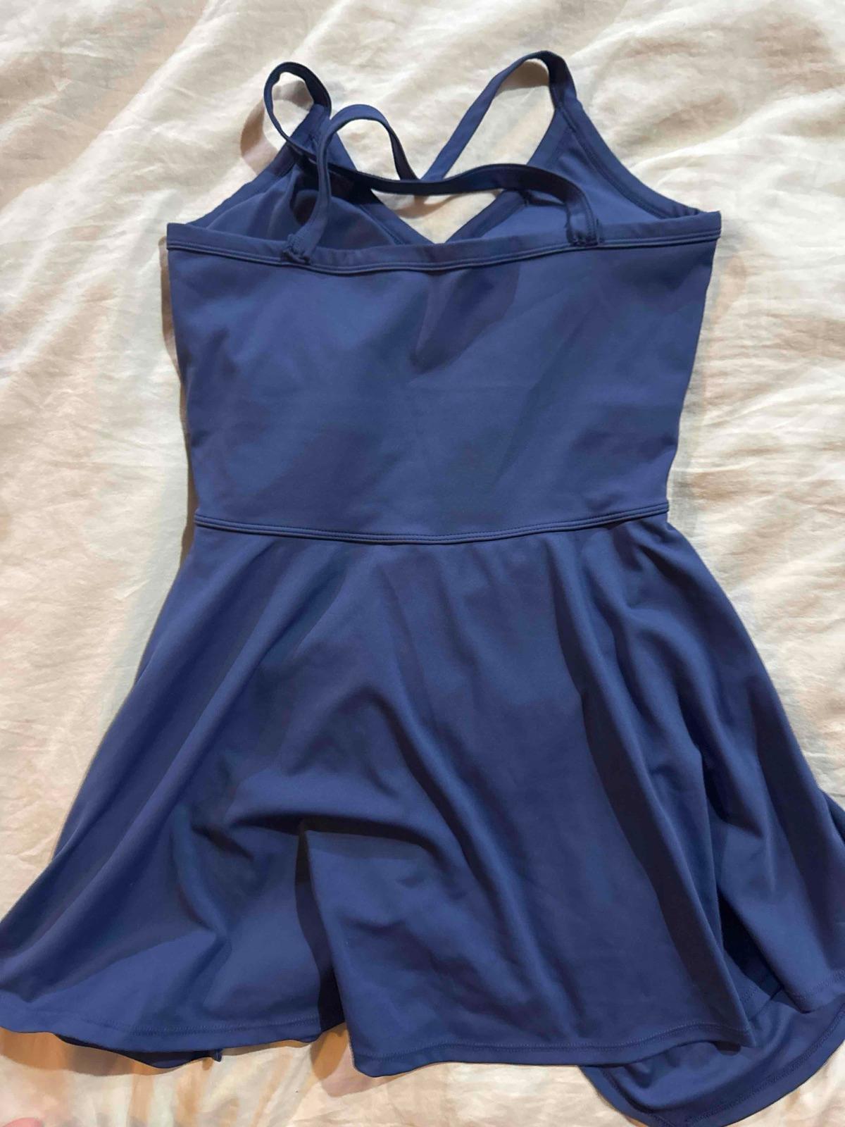 Vestido deportivo azul de mujer, foto 3 de 3